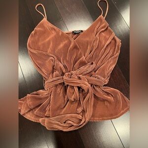 Spaghetti strap, flow shirt with belt